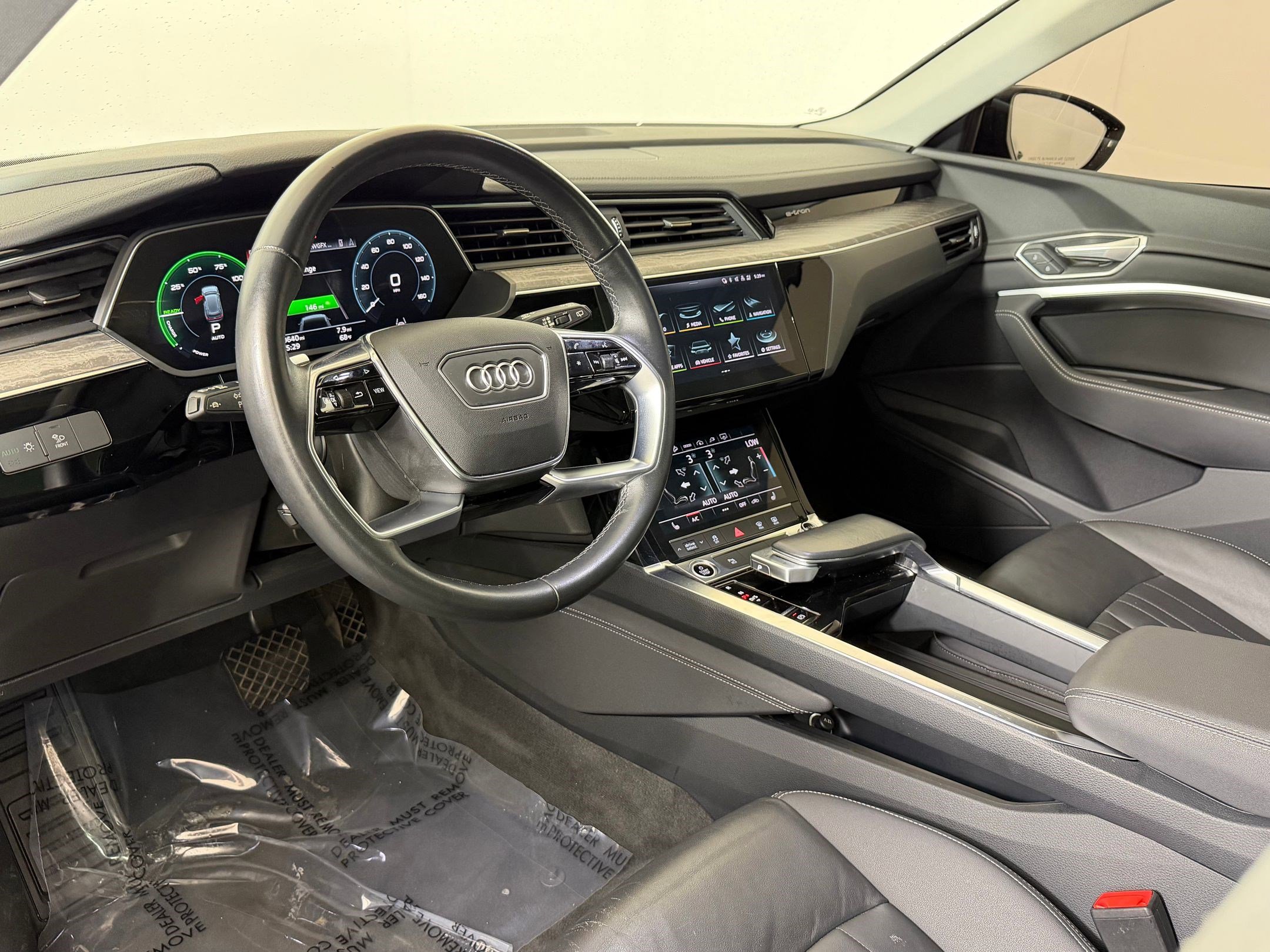Used 2022 Audi e-tron Premium w/ Convenience Plus Package image 4