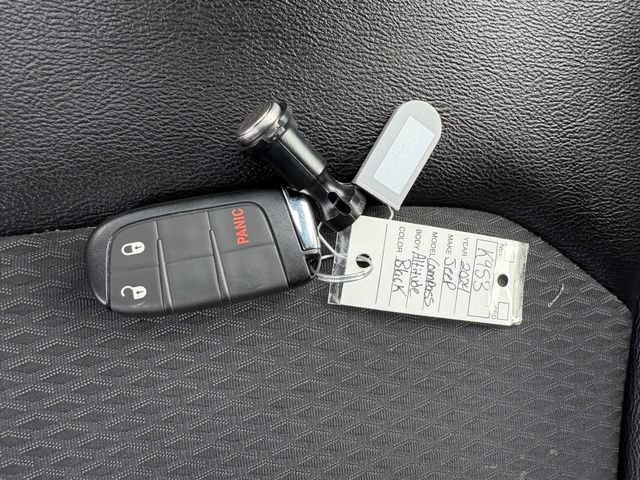 Used 2024 Jeep Compass Latitude w/ Convenience Group AWD/4WD image 6