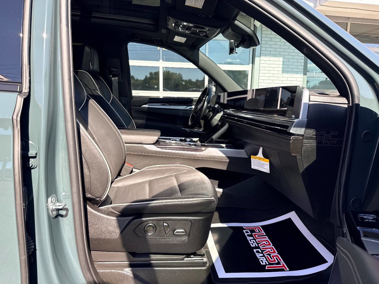Used 2025 Cadillac Escalade Sport w/ Touring Package image 40