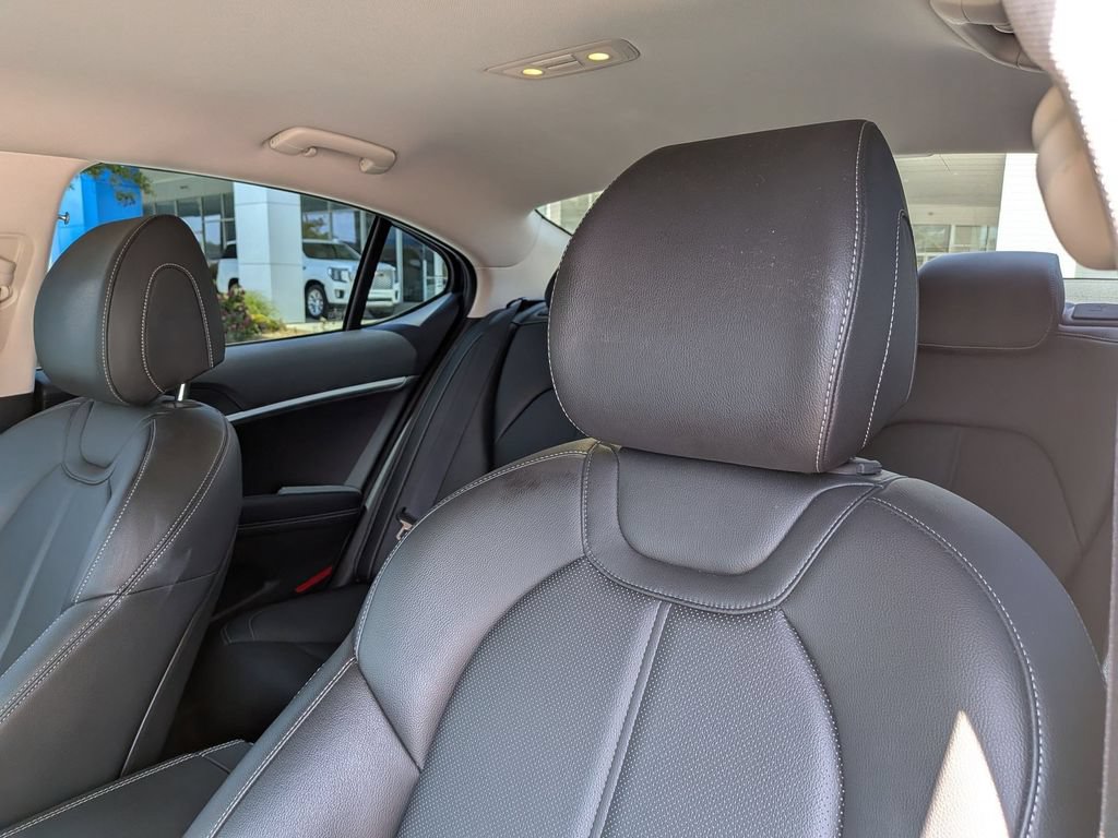 Used 2025 Genesis G70 2.5T RWD image 19