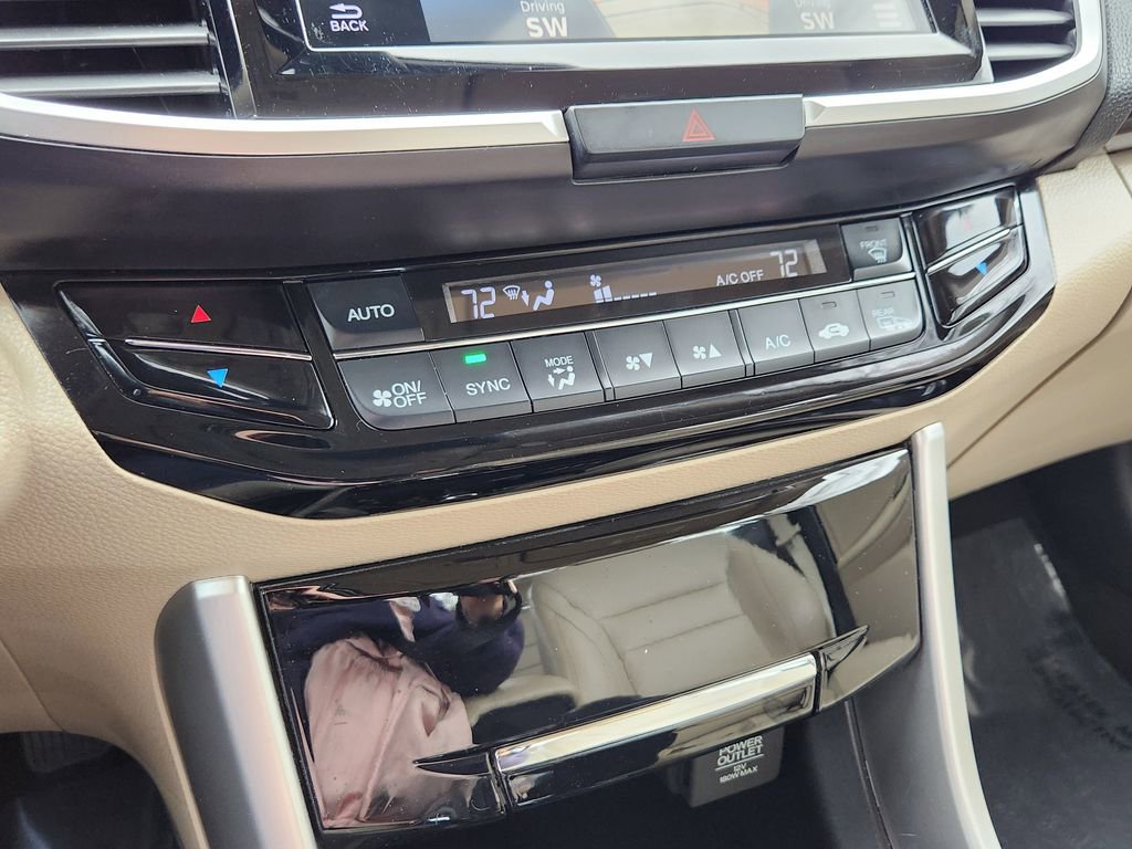 Used 2016 Honda Accord Touring image 9