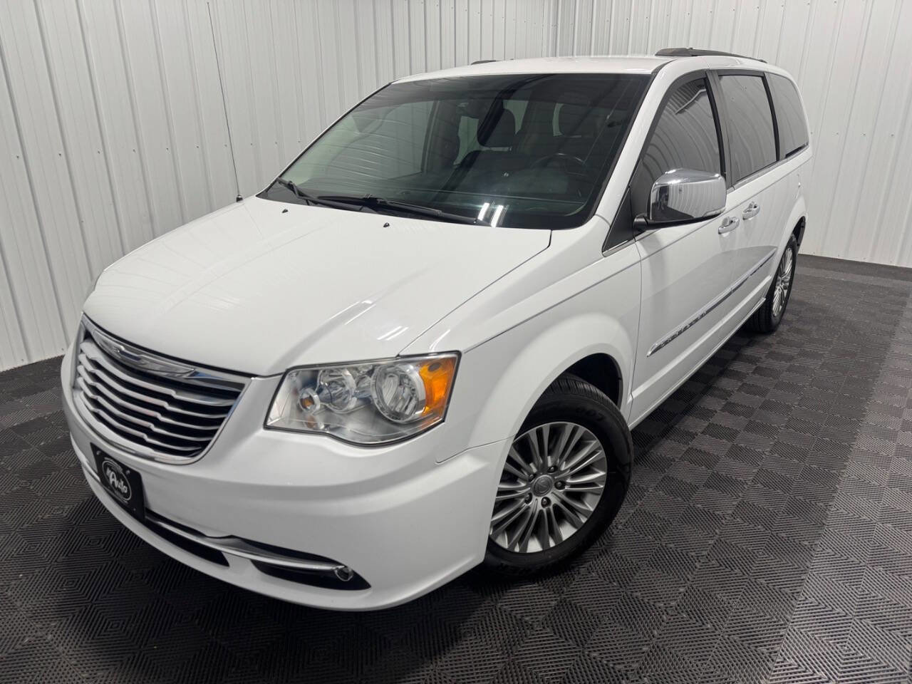 Used 2015 Chrysler Town & Country Touring-L w/ Driver Convenience Group image 51