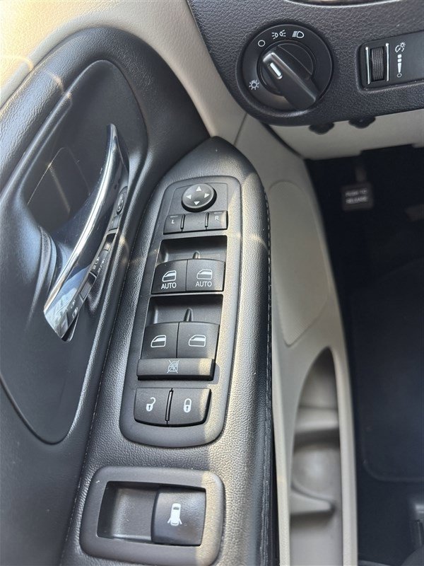 Used 2016 Dodge Grand Caravan SE w/ Quick Order Package 29E SE image 25