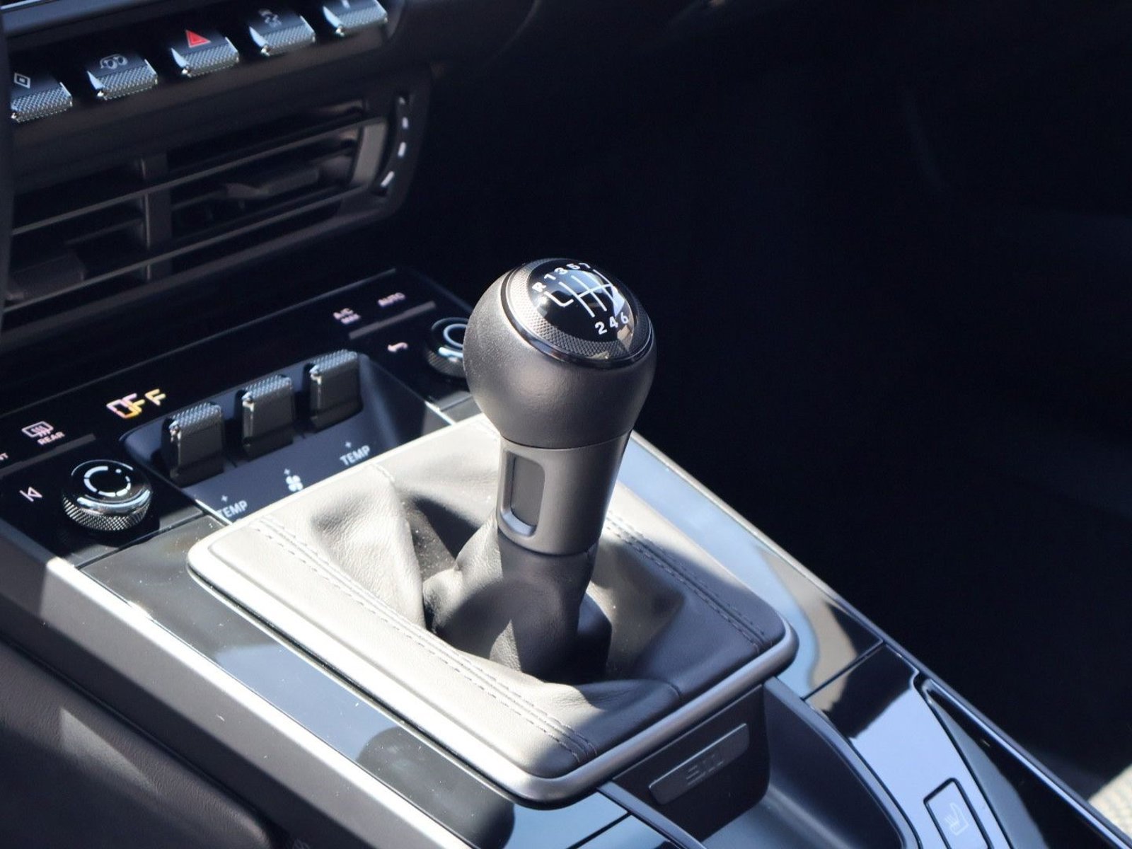Certified 2024 Porsche 911 Carrera T RWD image 19