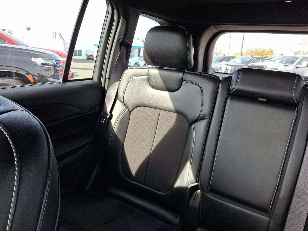Used 2023 Jeep Grand Cherokee Altitude AWD/4WD image 19