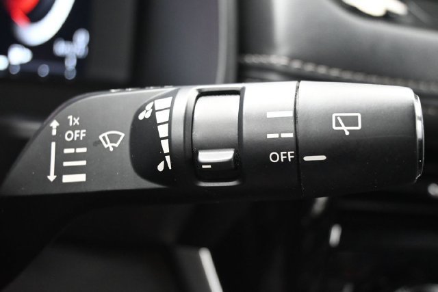 Used 2024 Nissan Rogue Platinum FWD image 21