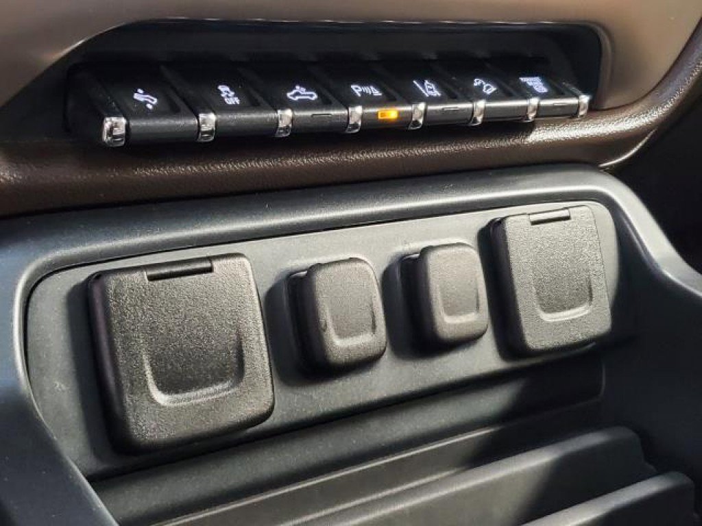 Used 2017 GMC Sierra 2500 Denali w/ Duramax Plus Package image 28