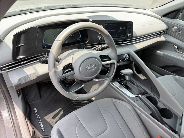 Used 2025 Hyundai Elantra Sport FWD image 16