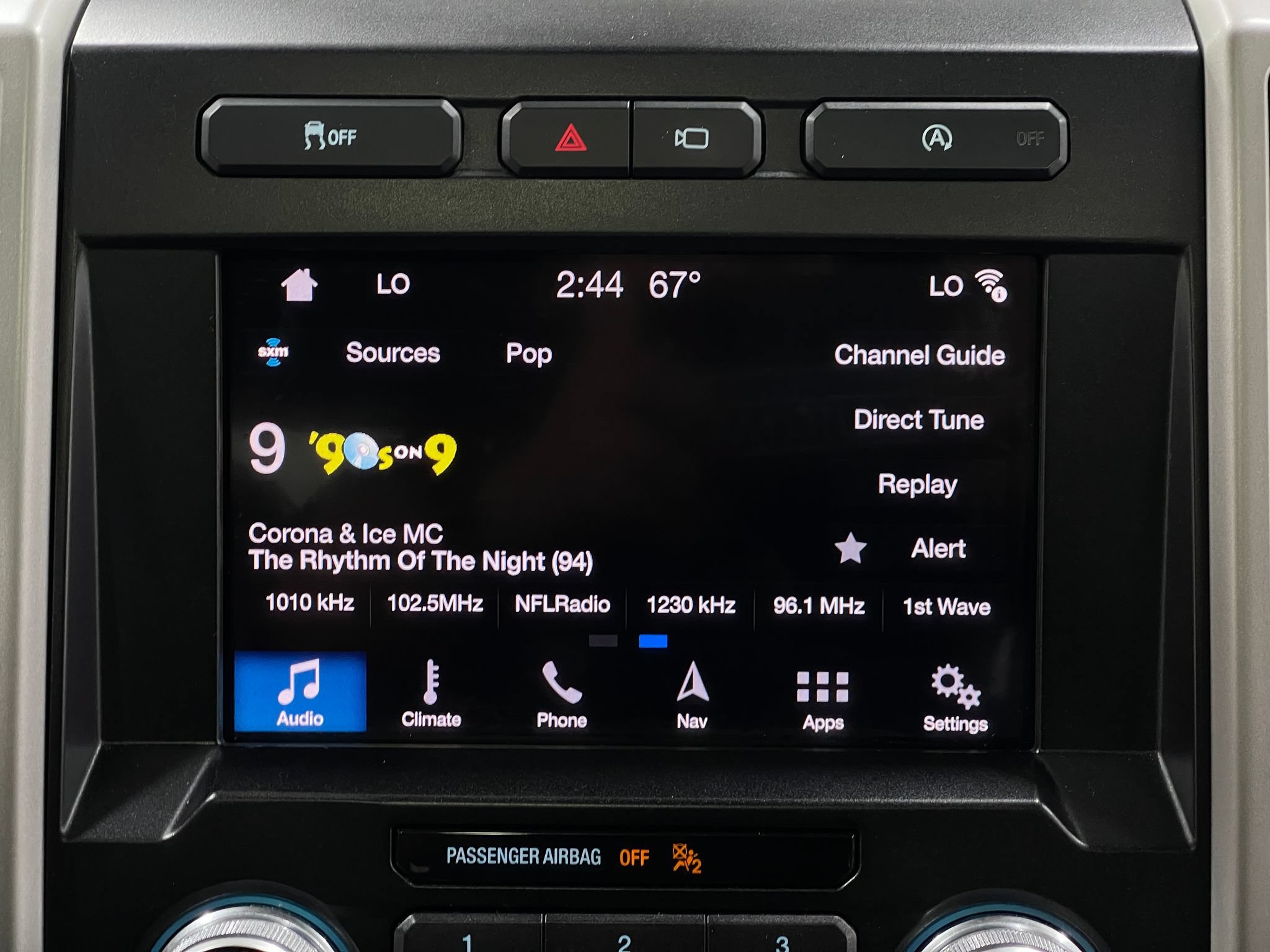 Used 2019 Ford F150 Lariat w/ Equipment Group 502A Luxury AWD/4WD image 24
