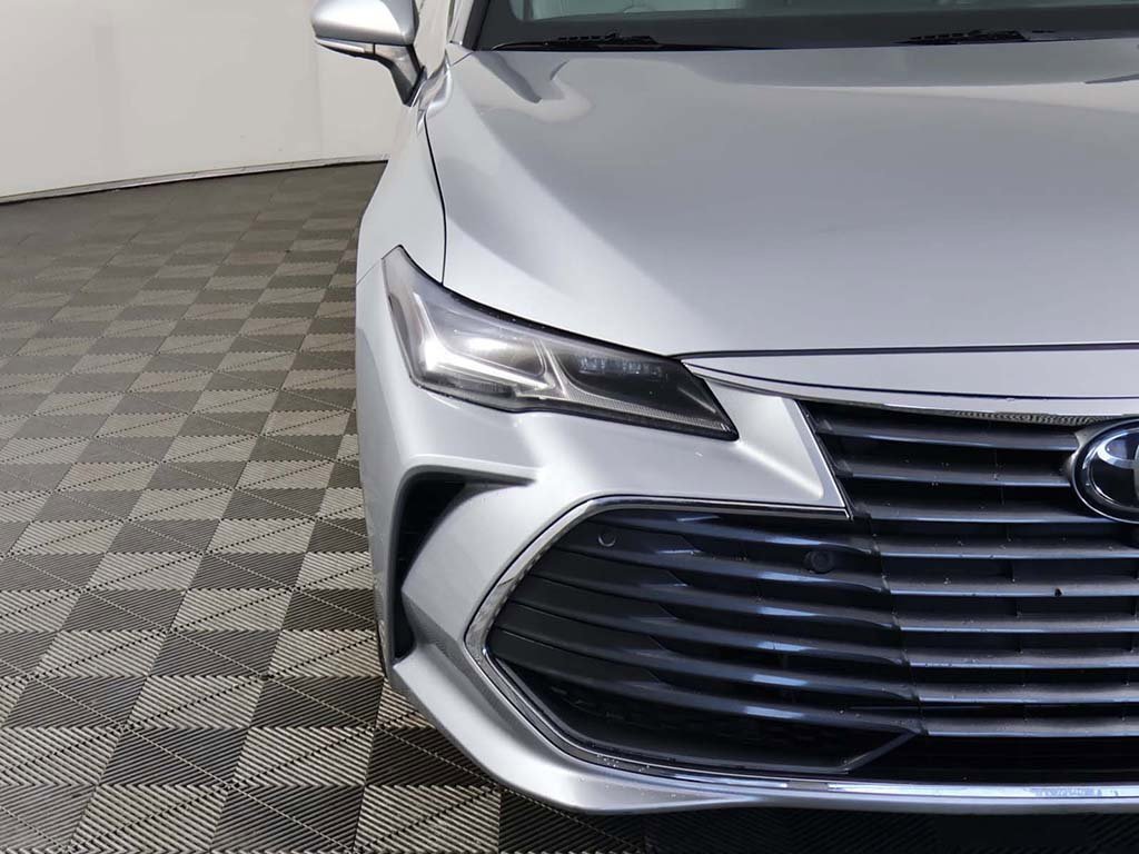 Used 2019 Toyota Avalon Limited image 17
