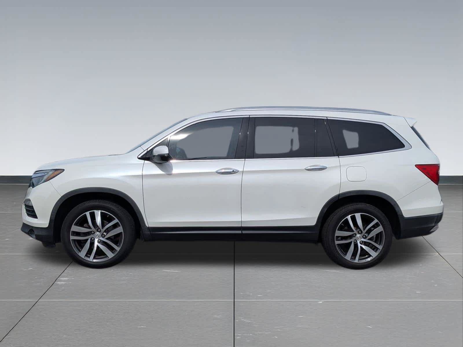 Used 2017 Honda Pilot Elite image 2