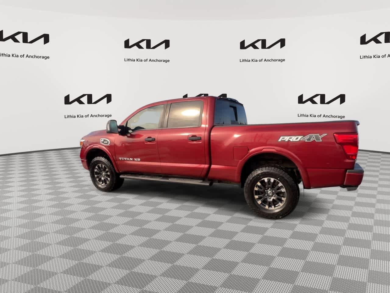 Used 2017 Nissan Titan PRO-4X w/ Pro-4x Convenience Package AWD/4WD image 7