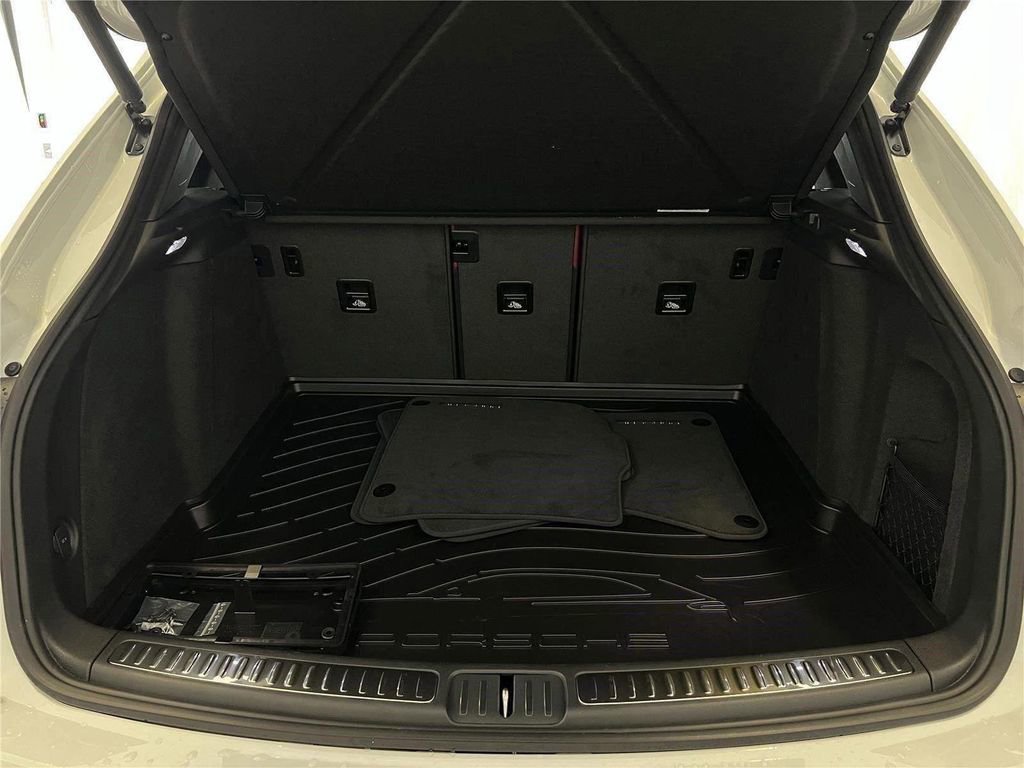 New 2026 Porsche Macan AWD/4WD image 28