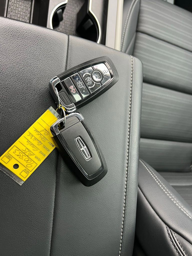 Used 2025 Lincoln Nautilus Reserve image 33