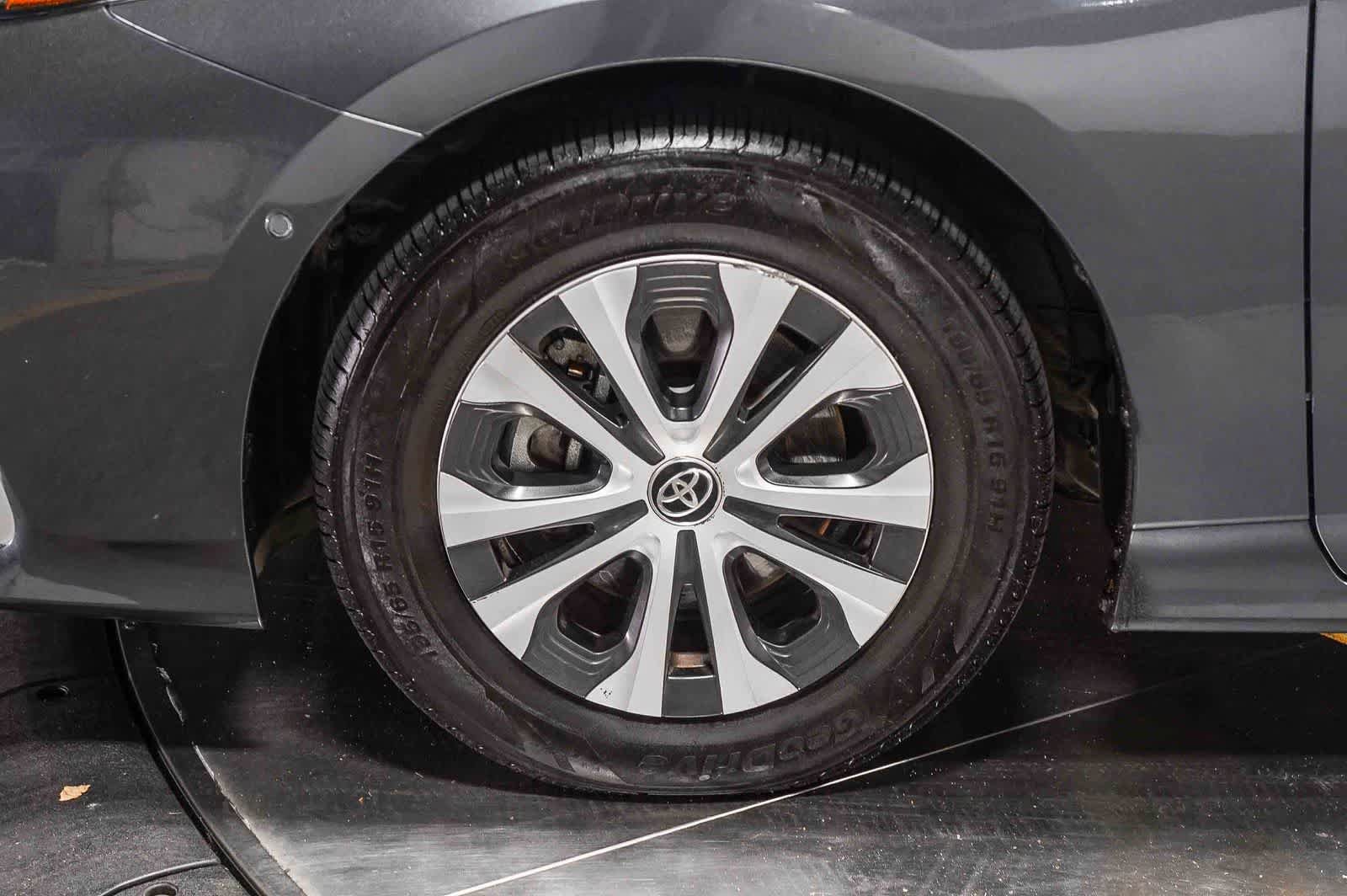 Used 2022 Toyota Prius Prime Limited FWD image 11