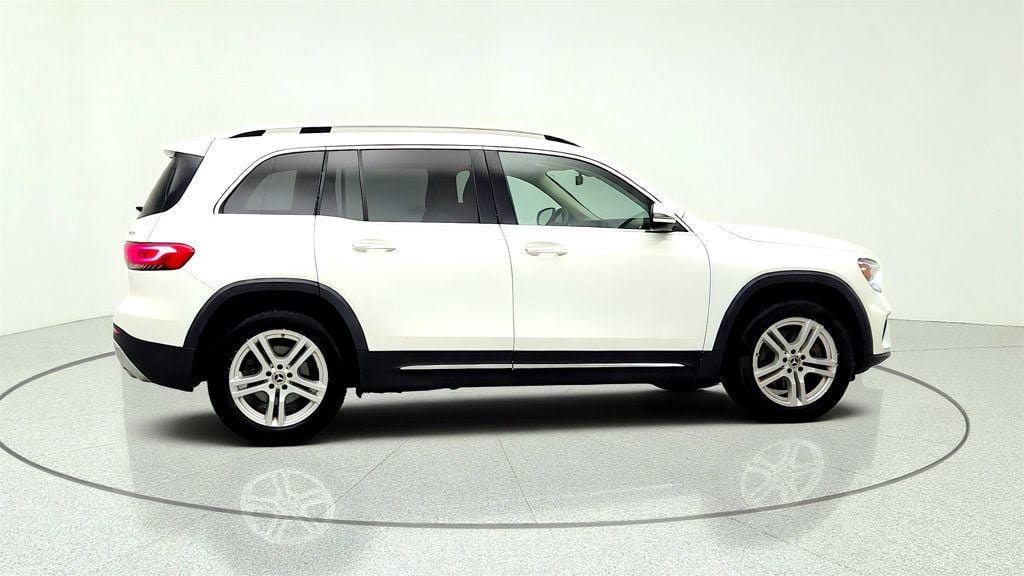 Used 2023 Mercedes-Benz GLB 250 4MATIC w/ Premium Package image 4