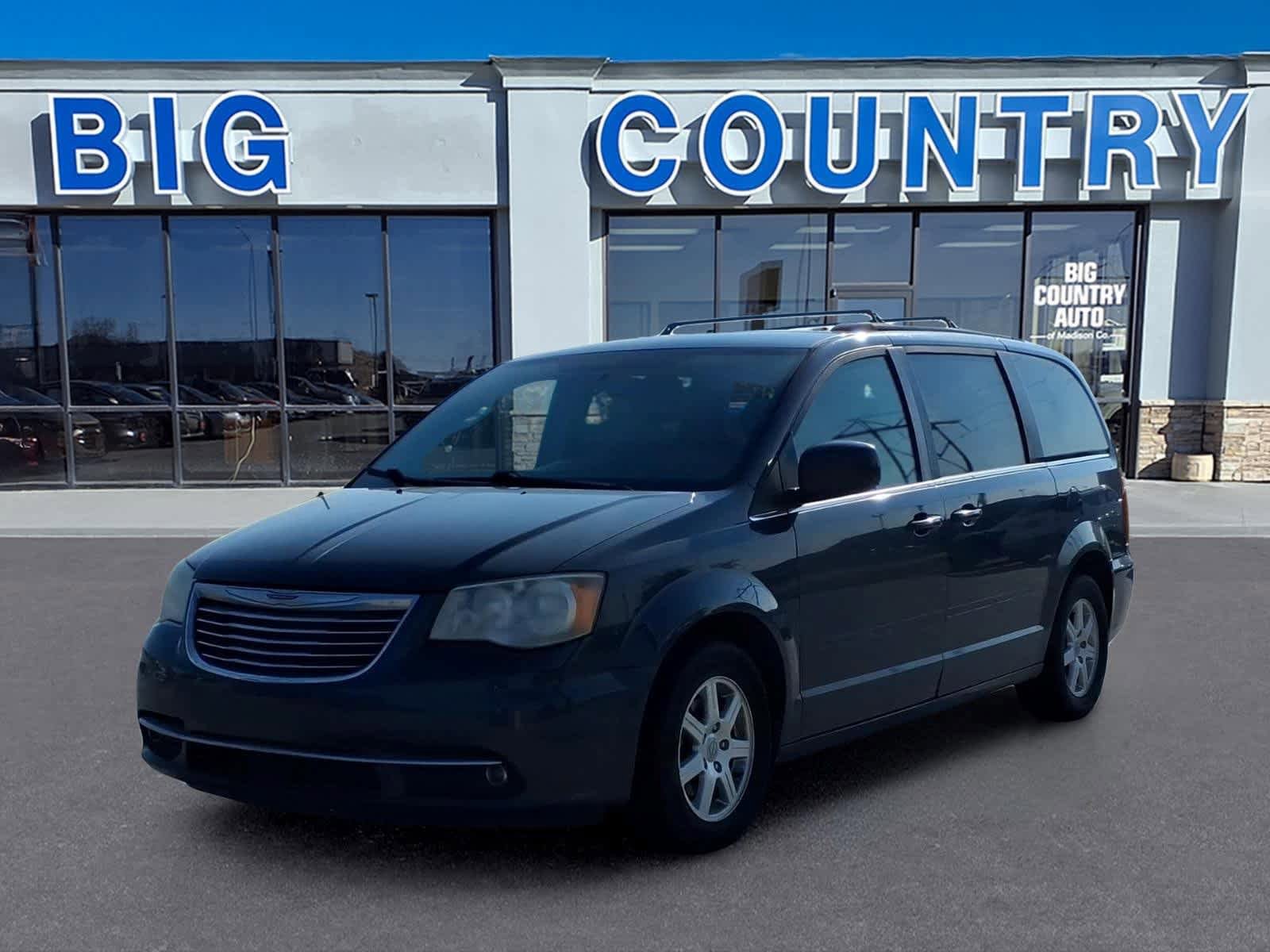 Used 2012 Chrysler Town & Country Touring w/ Entertainment Group #1 FWD image 1