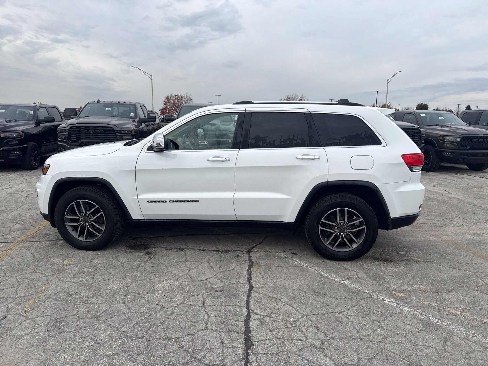 Used 2019 Jeep Grand Cherokee Limited w/ Luxury Group II AWD/4WD image 9