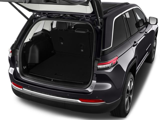 Used 2024 Jeep Grand Cherokee Altitude image 7