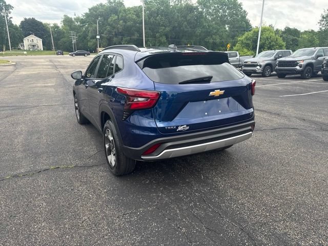 Used 2024 Chevrolet Trax LT w/ Driver Confidence Package FWD image 5