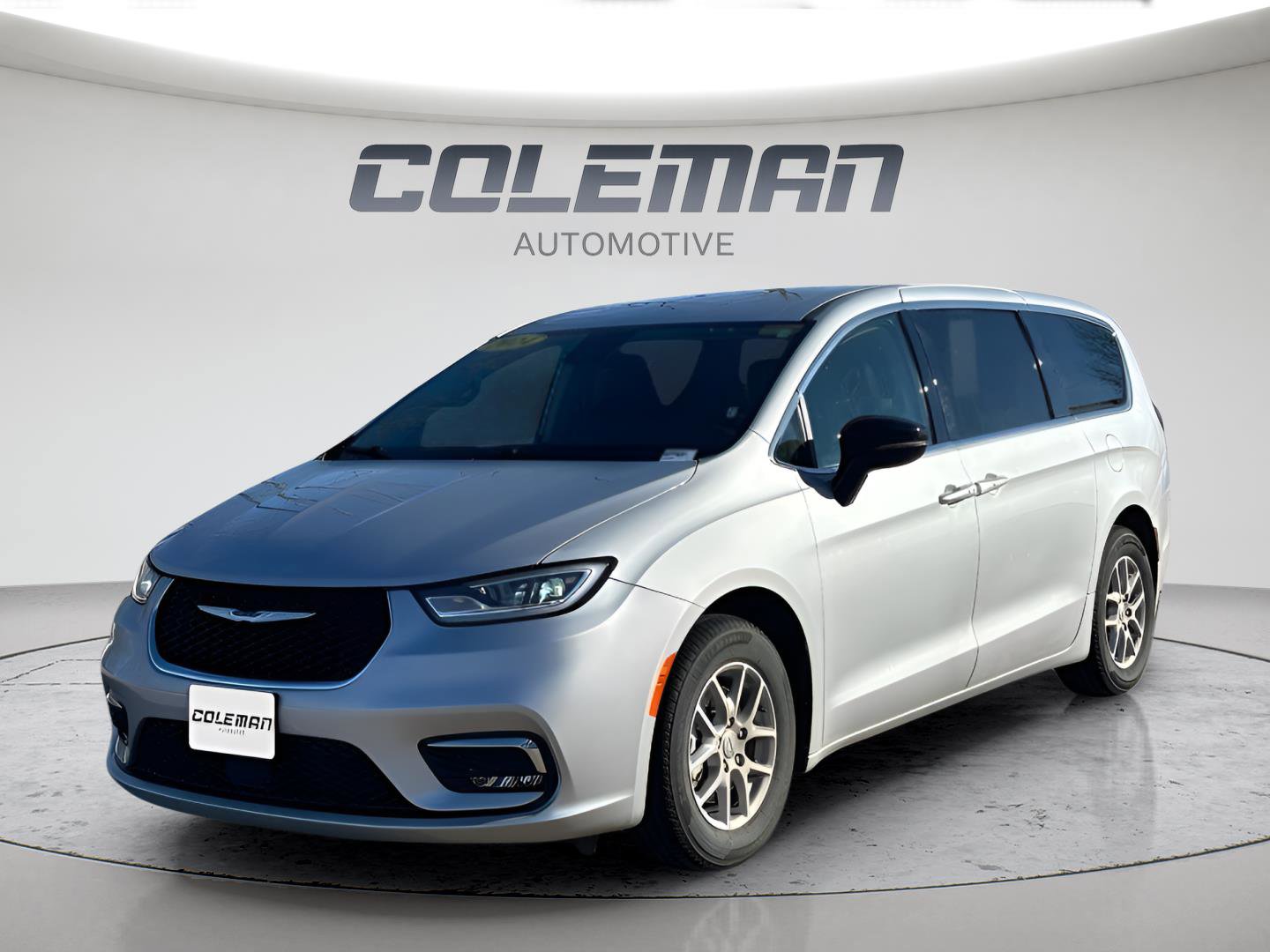 Used 2024 Chrysler Pacifica Touring-L FWD image 1