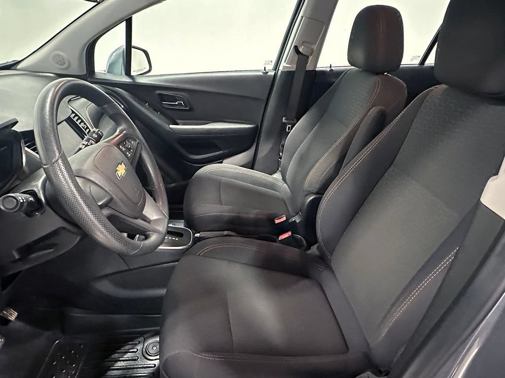 Used 2020 Chevrolet Trax LS FWD image 3