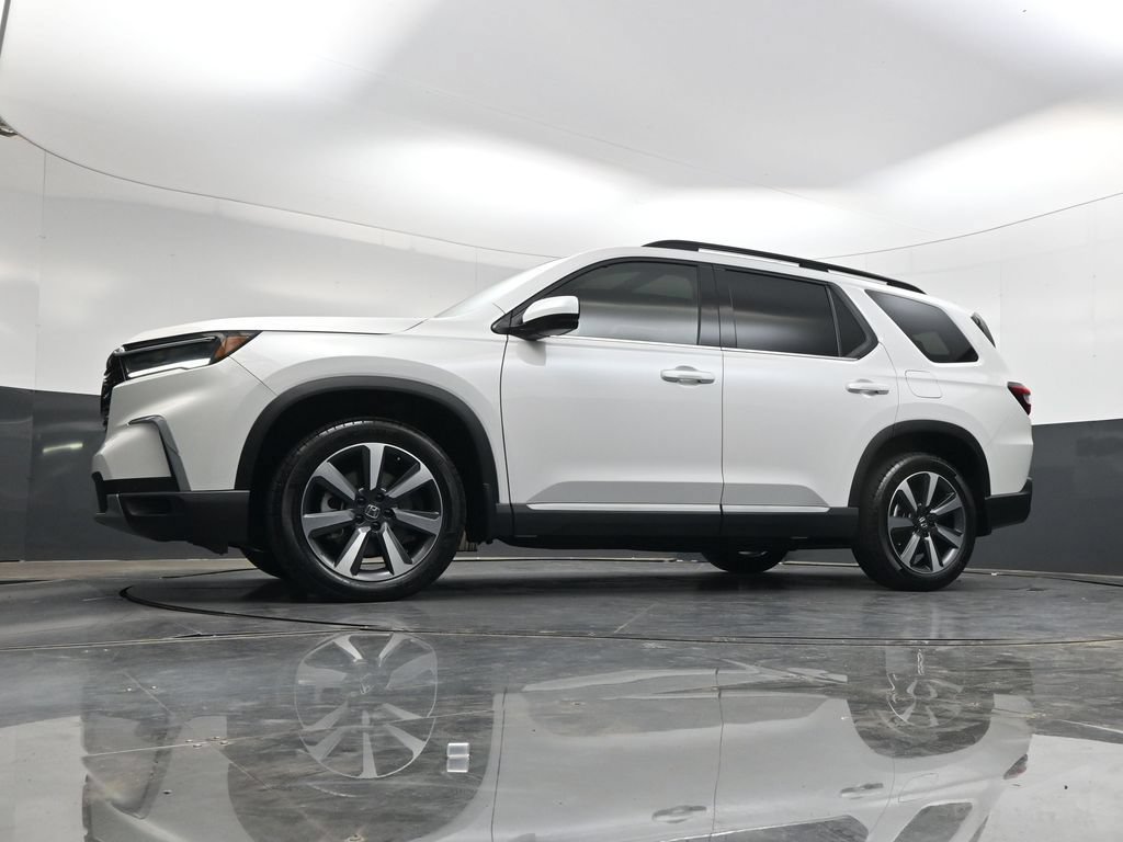 Certified 2025 Honda Pilot Touring image 35