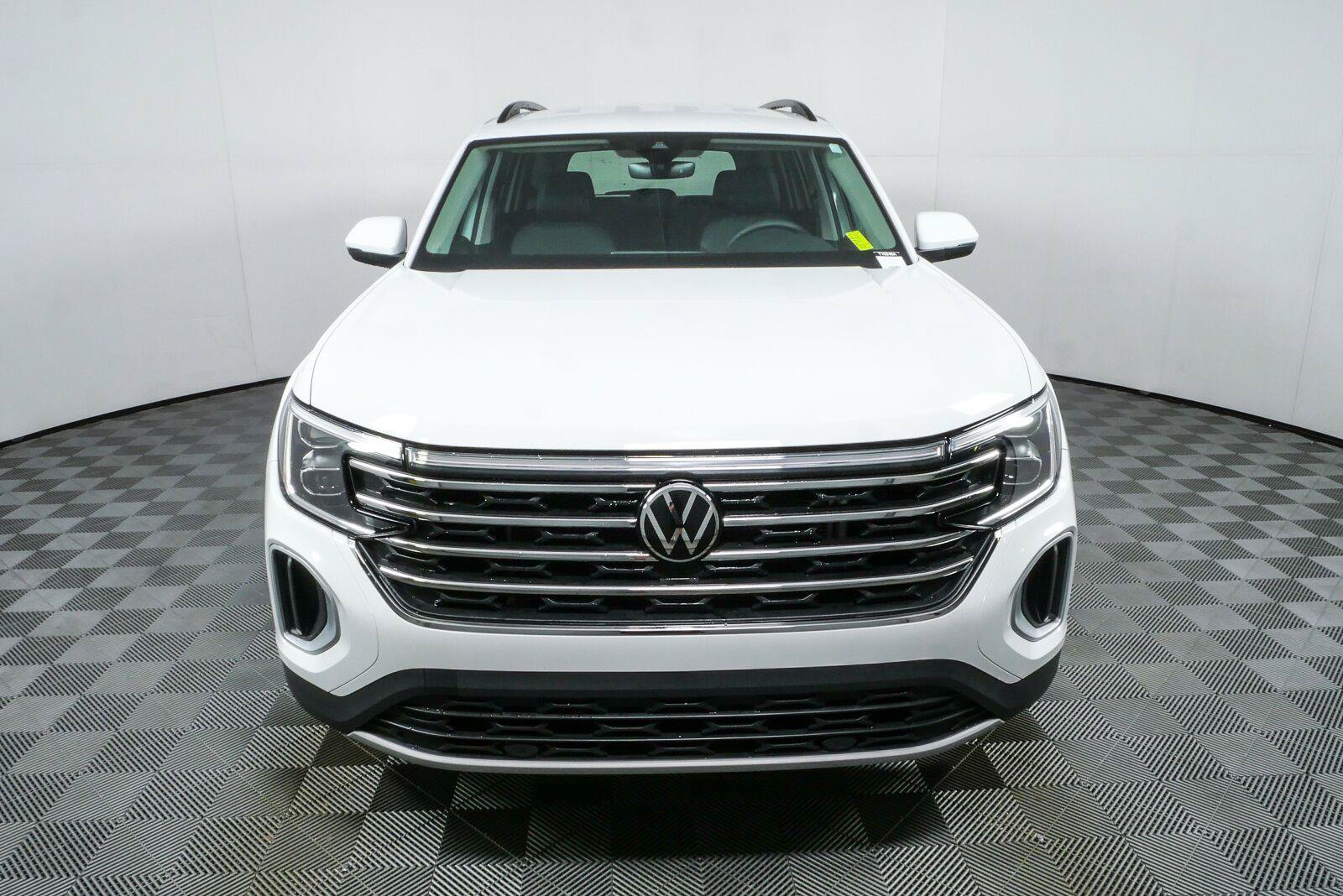 Used 2024 Volkswagen Atlas SE FWD image 25