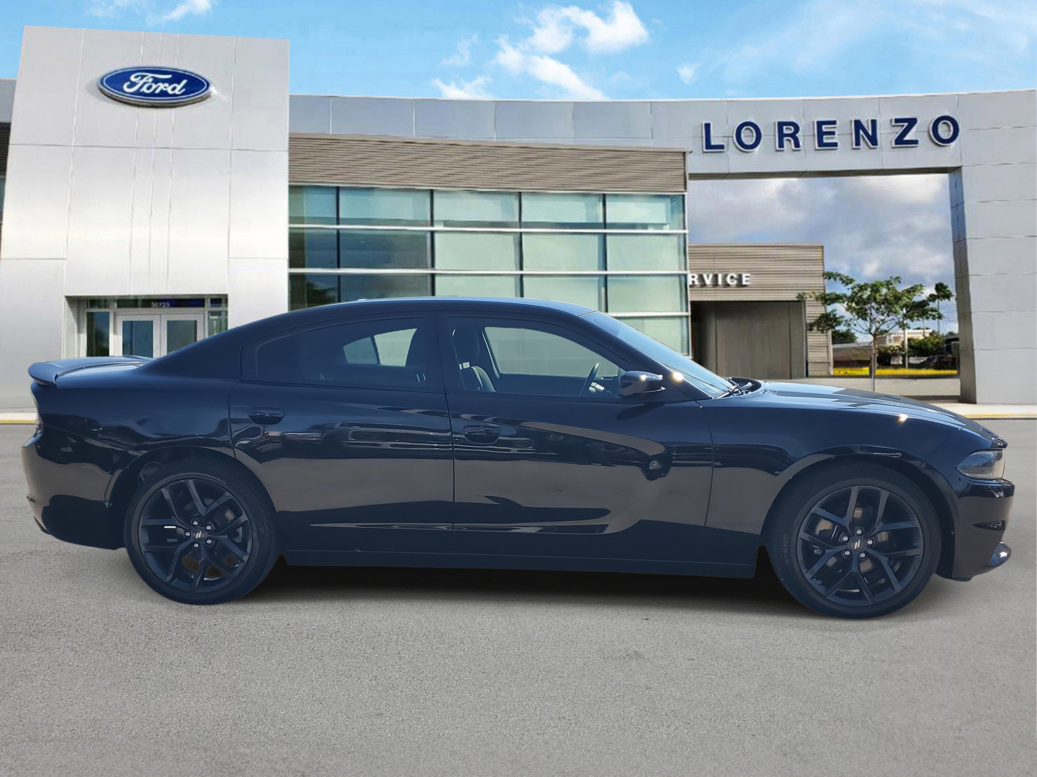 Used 2022 Dodge Charger SXT w/ Blacktop Package image 4