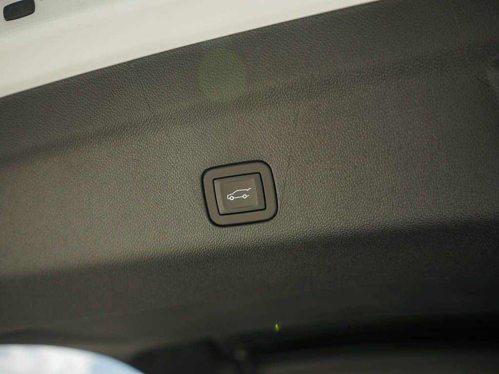 New 2026 GMC Yukon XL Elevation w/ LPO, Elevation Black Package AWD/4WD image 9