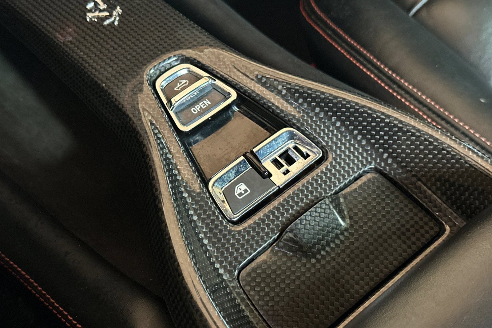 Used 2012 Ferrari California RWD image 37