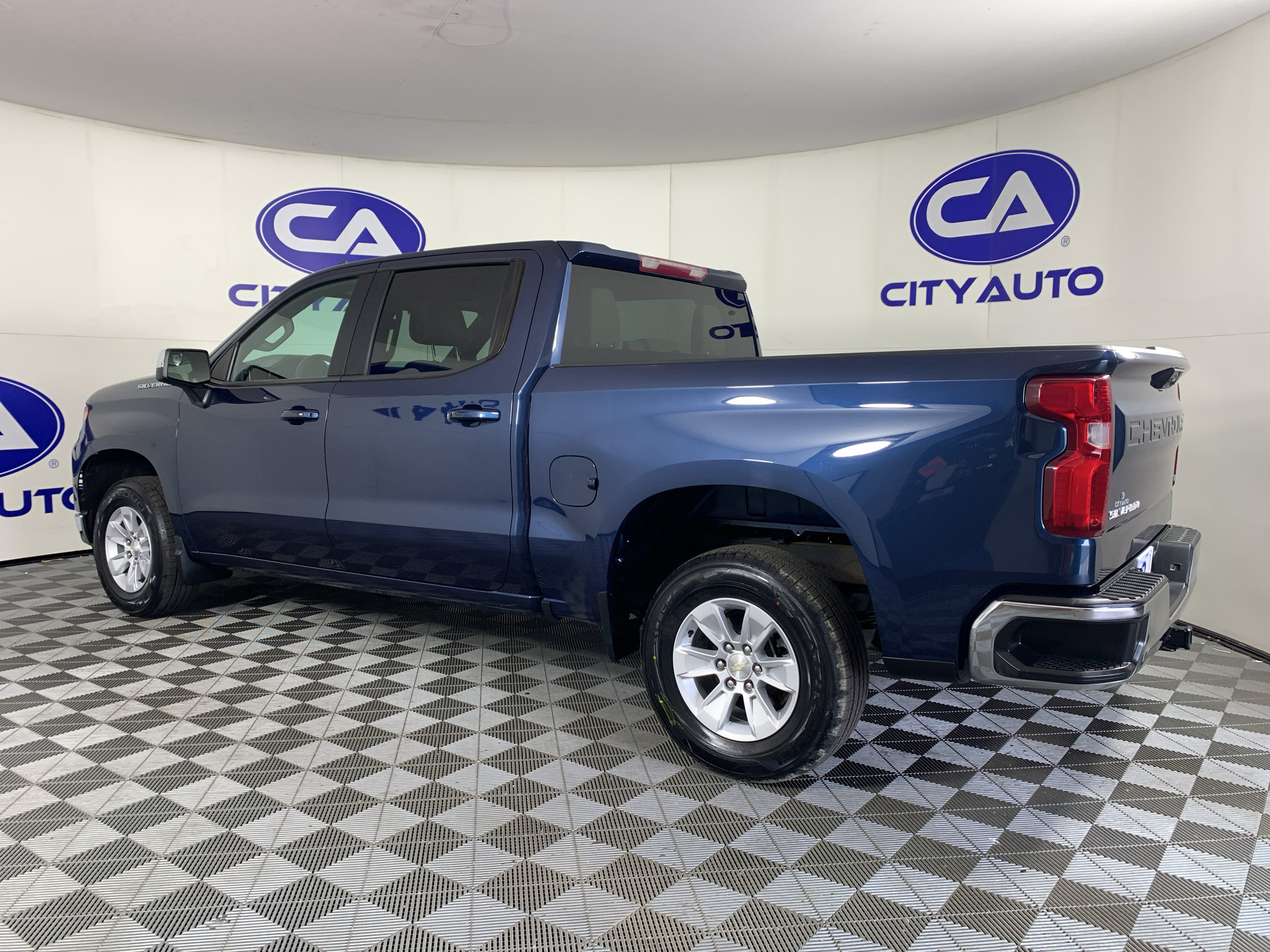 Used 2023 Chevrolet Silverado 1500 LT RWD image 5