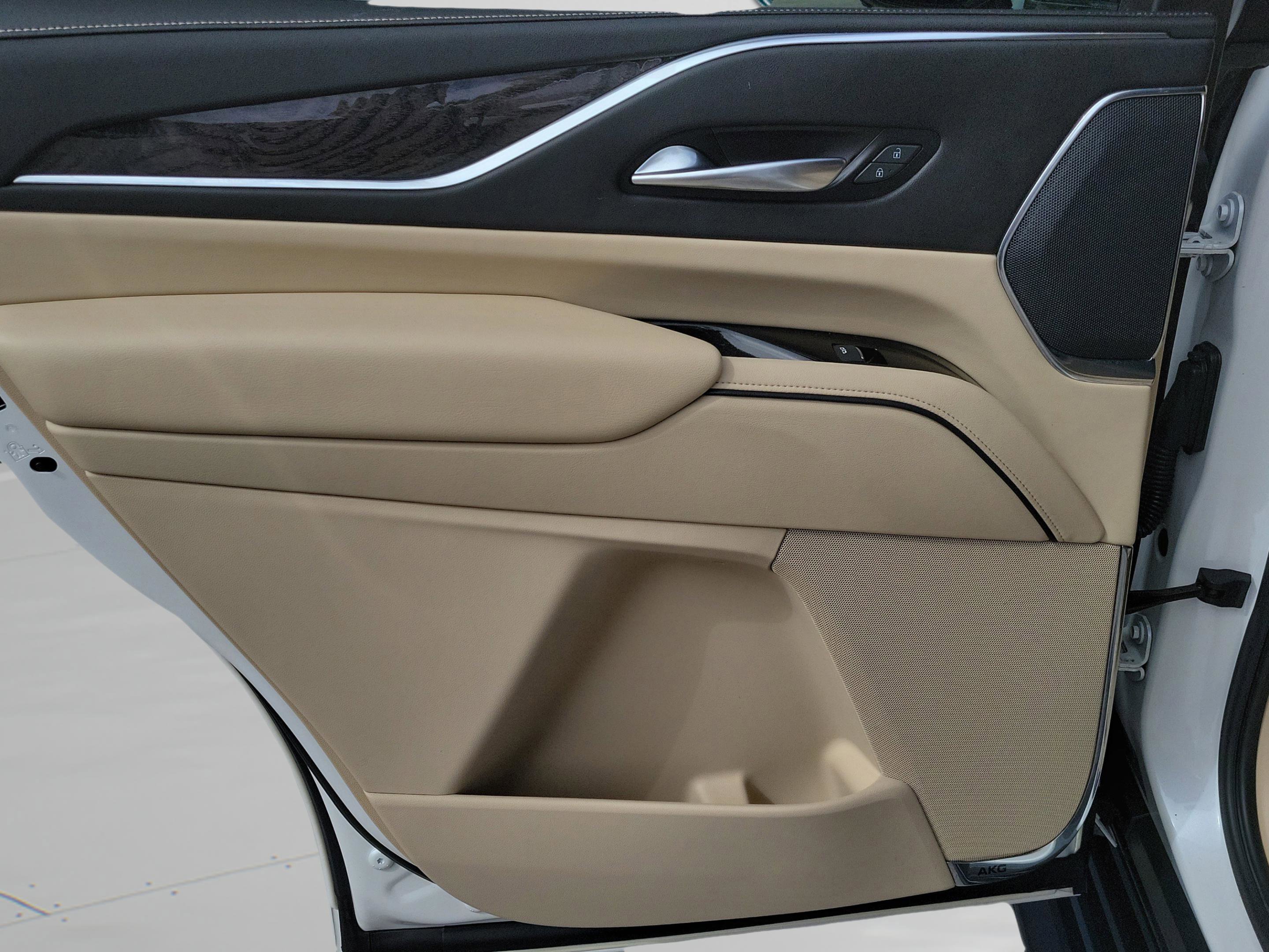 Used 2022 Cadillac Escalade Premium Luxury image 13