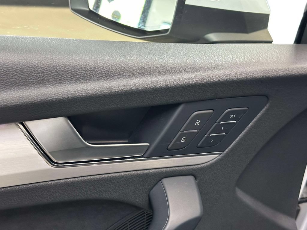 Used 2023 Audi Q5 e Prestige AWD/4WD image 22