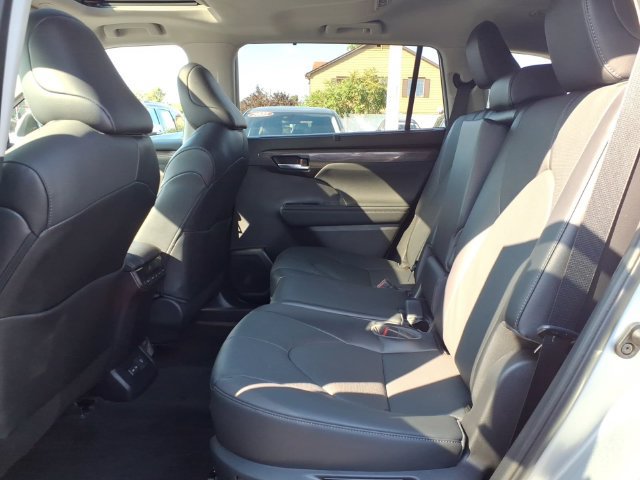 Used 2023 Toyota Highlander Limited AWD/4WD image 9