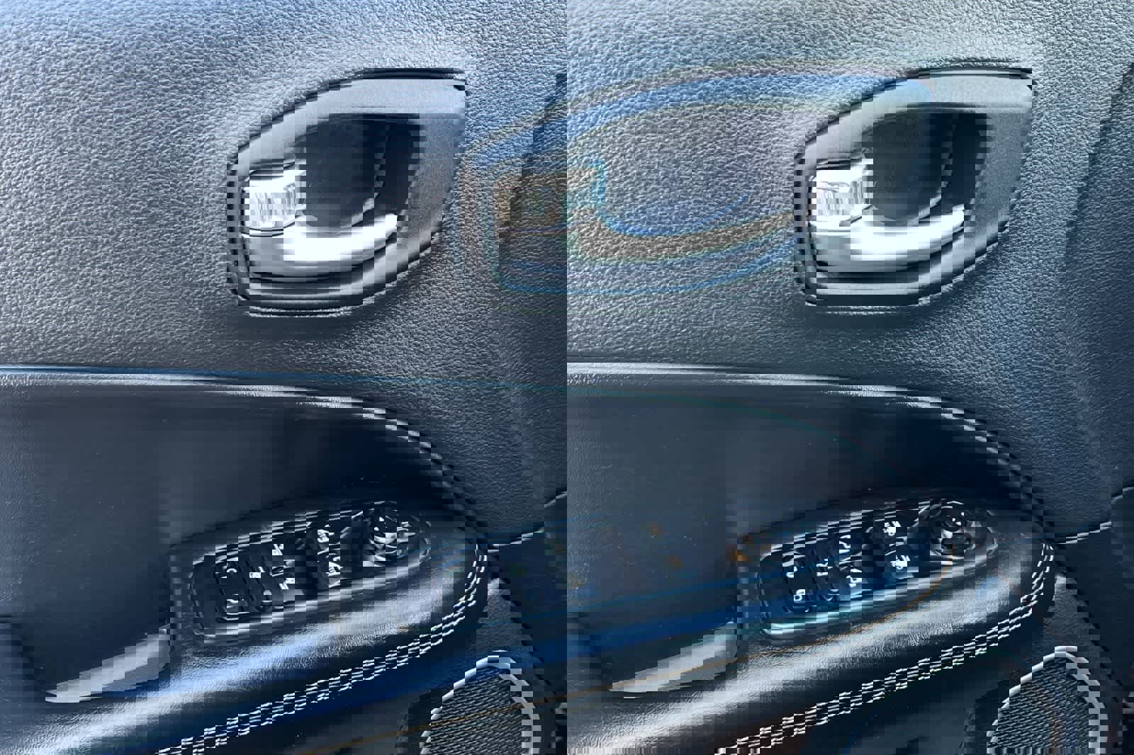 Used 2021 Jeep Compass Sport image 13