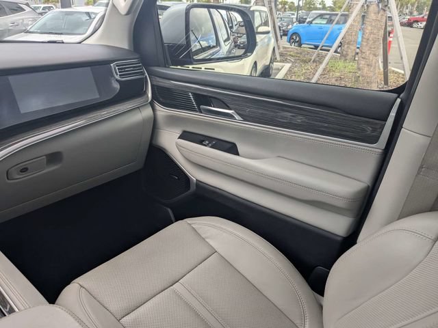 Used 2022 Jeep Wagoneer Series II w/ Convenience Group I AWD/4WD image 17