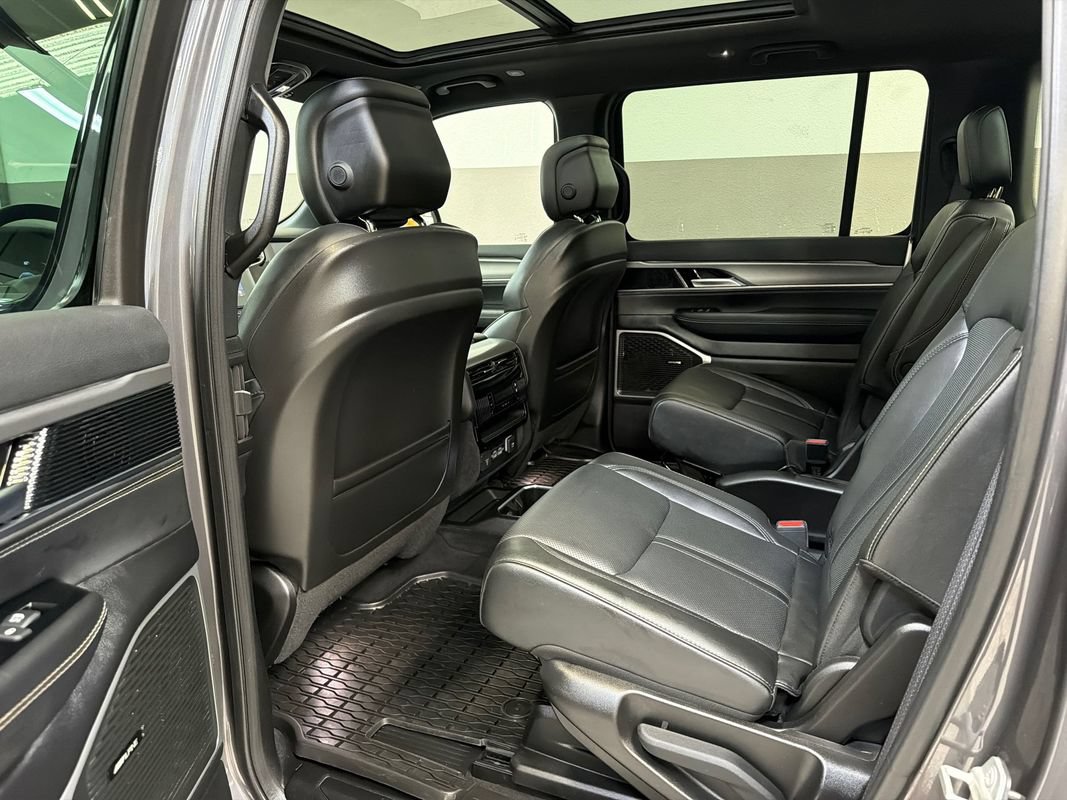 Used 2023 Jeep Wagoneer Series II RWD image 27