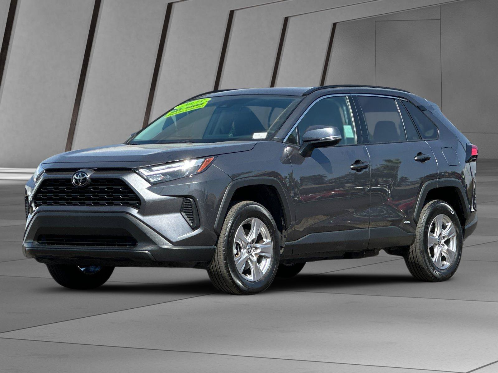 Used 2025 Toyota RAV4 XLE AWD/4WD image 8