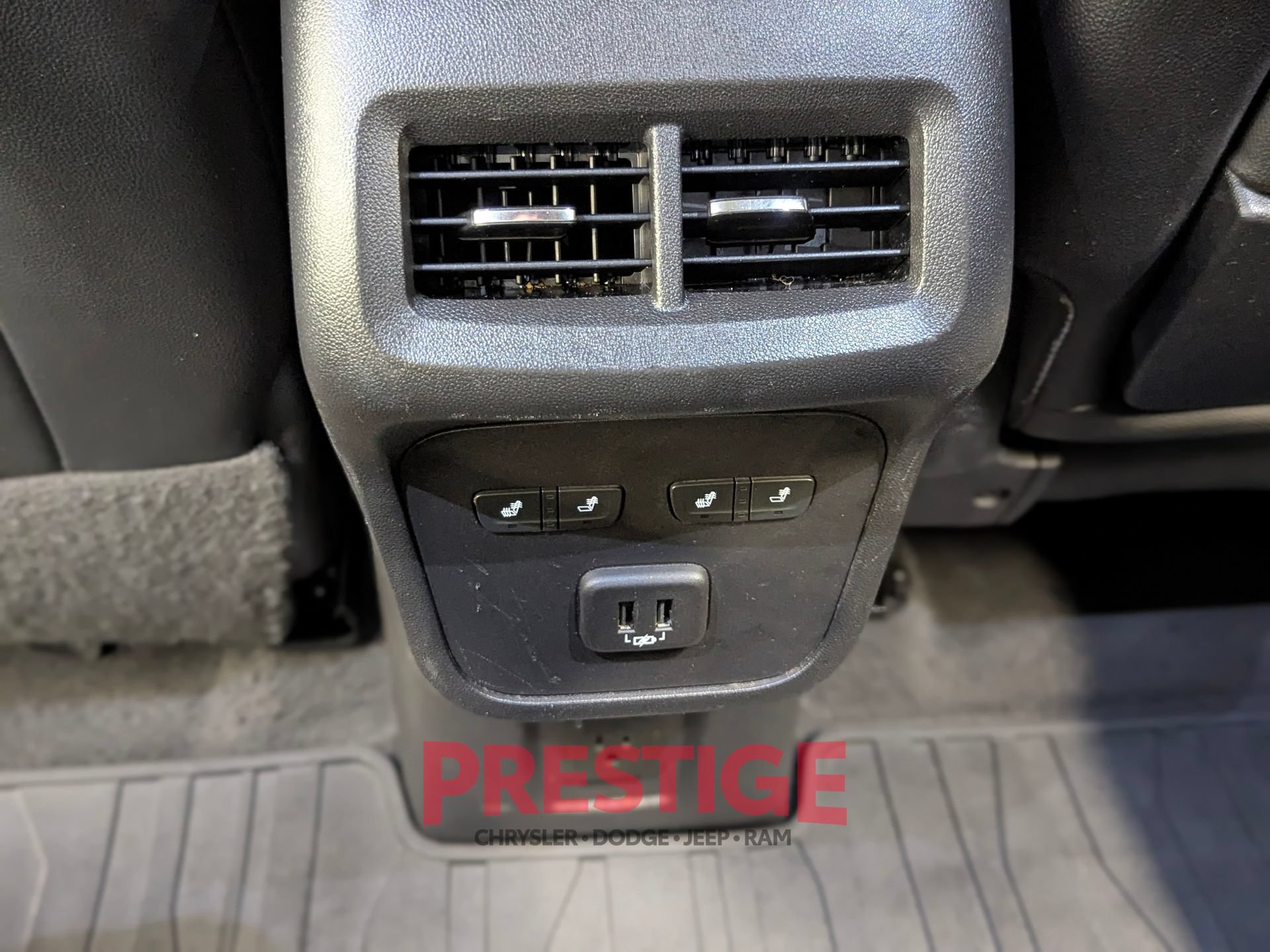 Used 2020 GMC Terrain Denali w/ Denali Premium Package FWD image 32
