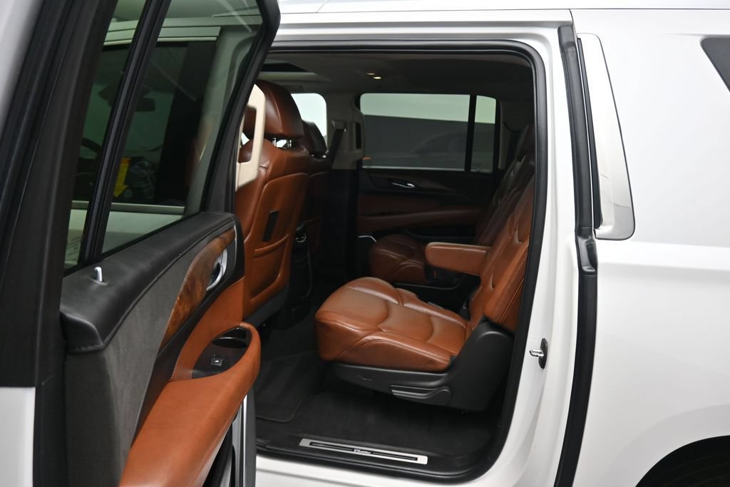 Used 2019 Cadillac Escalade ESV Luxury AWD/4WD image 33