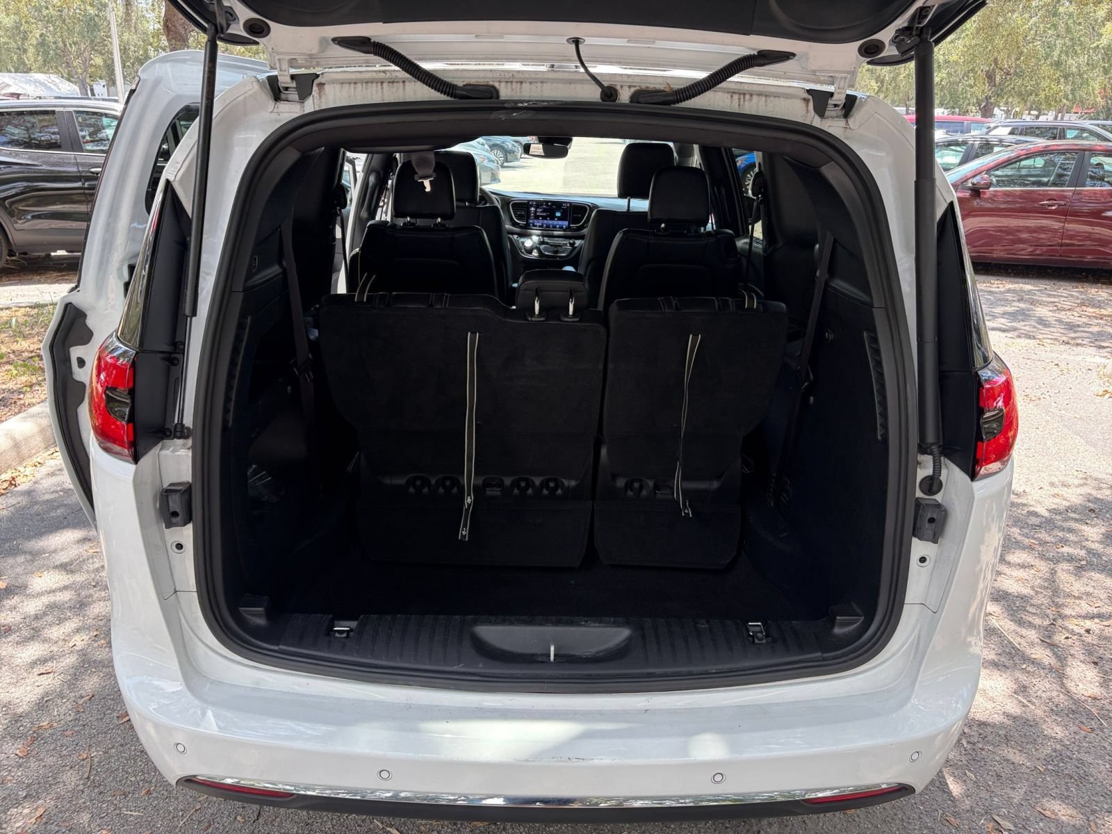 Used 2025 Chrysler Pacifica Select FWD image 33