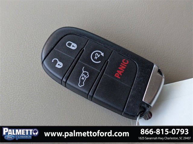 Used 2017 Jeep Grand Cherokee Limited w/ Luxury Group II image 32