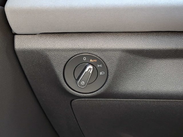 Used 2025 Volkswagen Jetta SE FWD image 20