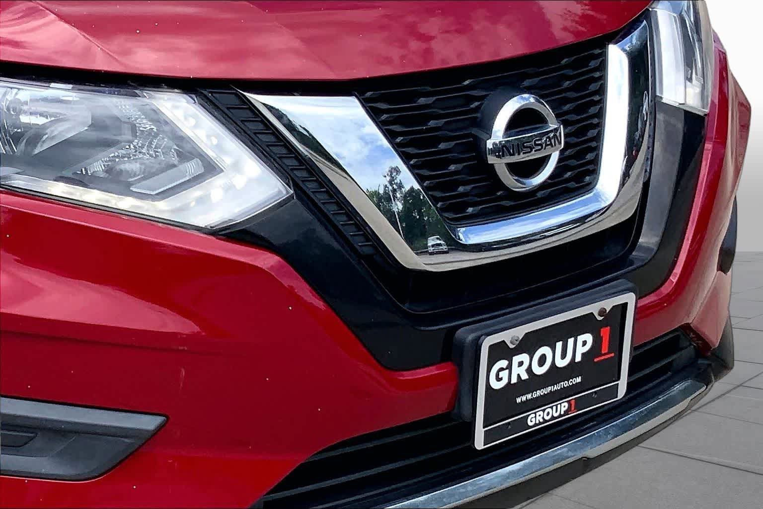 Used 2017 Nissan Rogue S AWD/4WD image 30