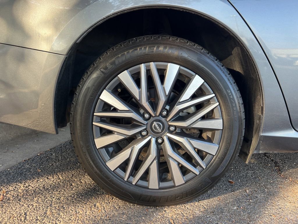 Used 2023 Nissan Altima 2.5 SV image 9