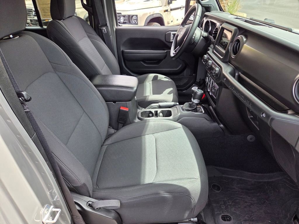 Used 2022 Jeep Wrangler Unlimited Sport AWD/4WD image 15