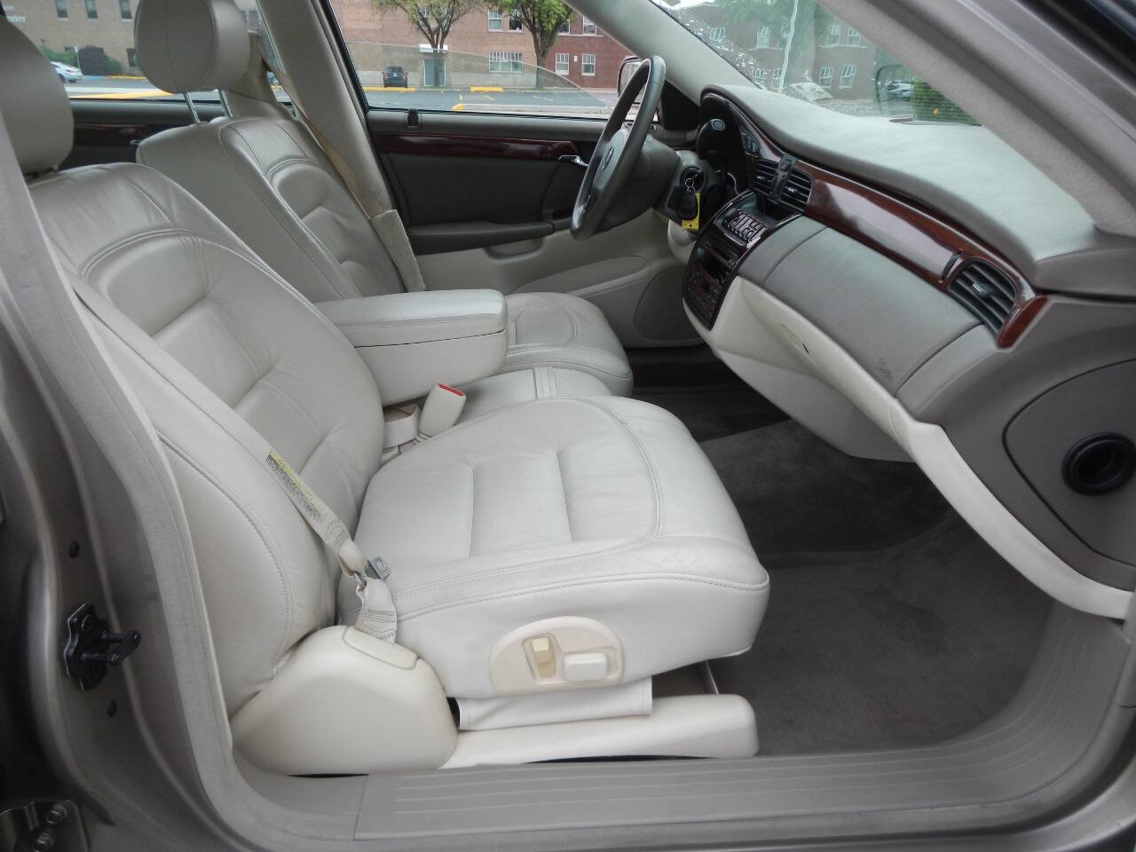 Used 2002 Cadillac De Ville FWD image 37