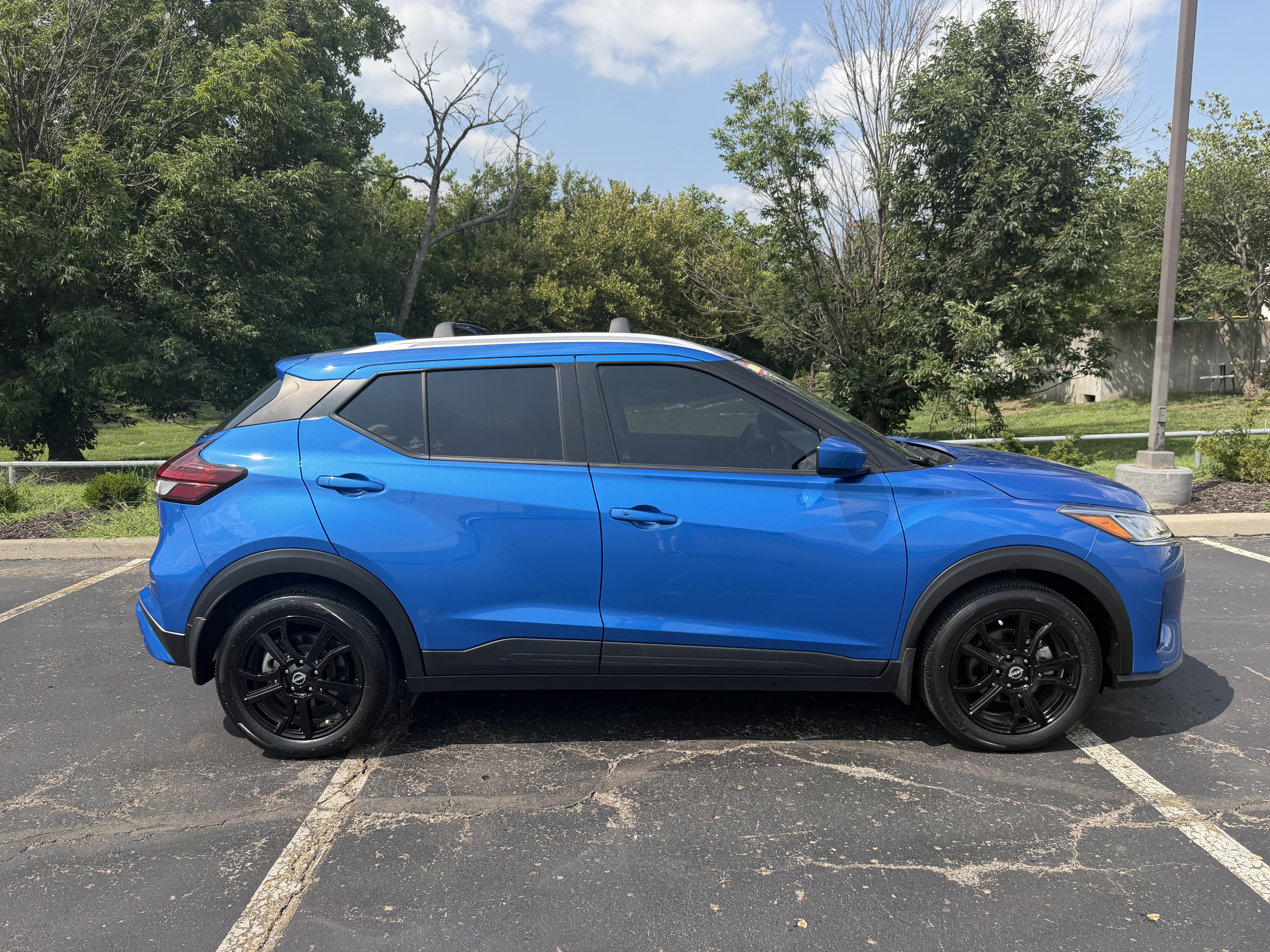 Used 2023 Nissan Kicks SV FWD image 1