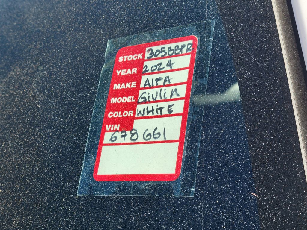 Used 2024 Alfa Romeo Giulia Sprint image 31